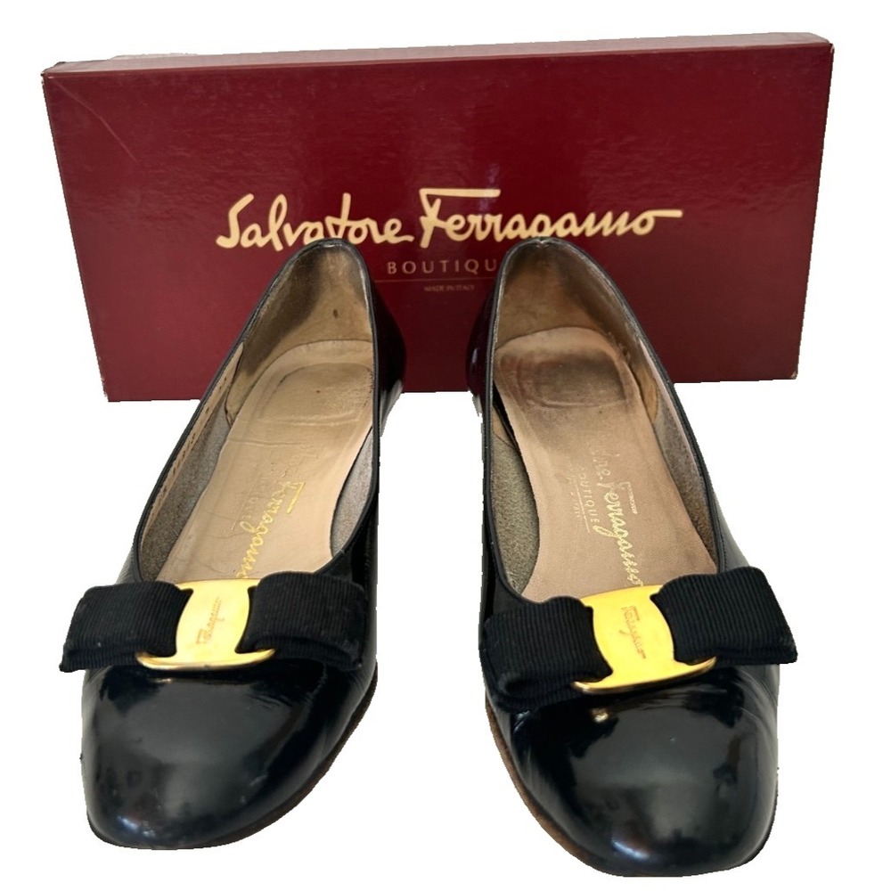 Salvatore Ferragamo Black Patent Leather Low Heel Lillaz Pumps Size 7 AA